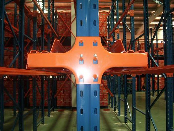 駛入式貨架立柱圖
