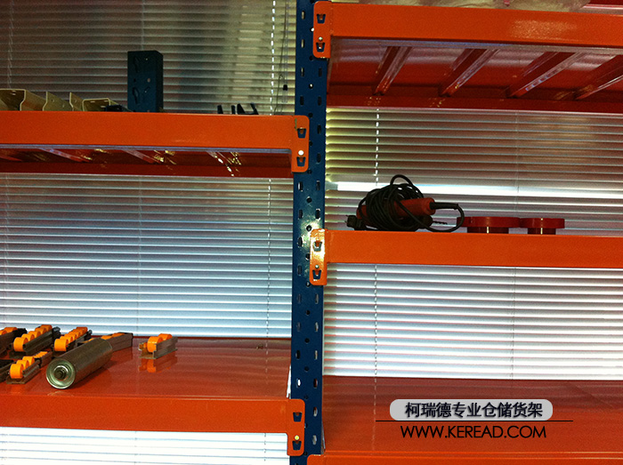 中B貨架的層板調節