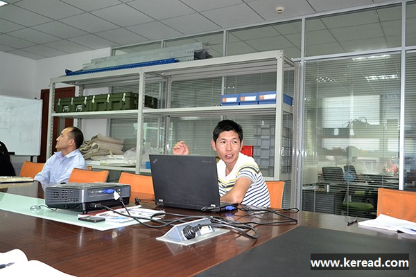 劉經理講述穿梭車貨架應用特點