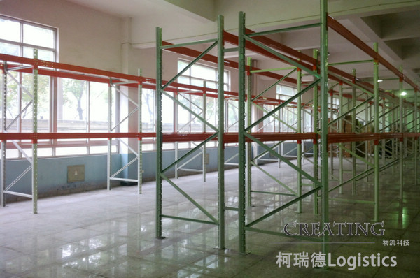 靠墻位置放單排,不靠墻位置背靠背存放